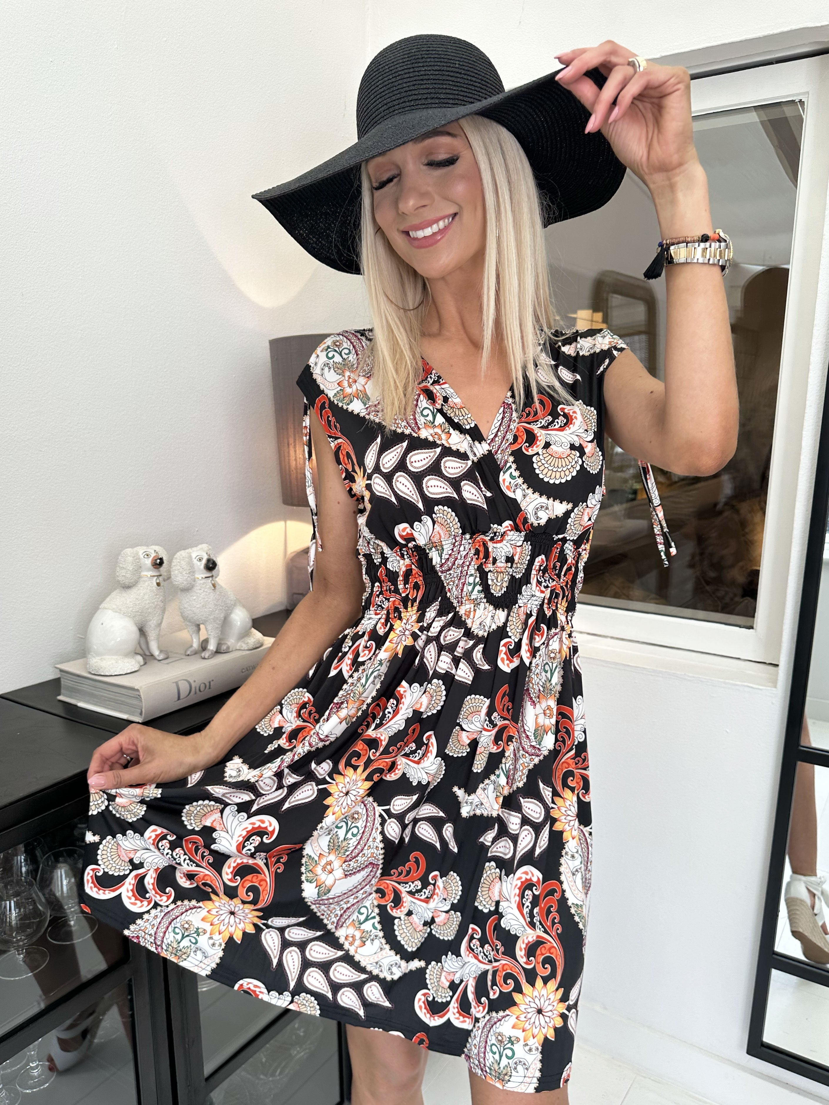 Pams Paisley Short - Kort elastisk klänning i skrynkelfritt material